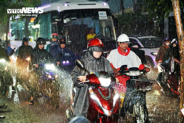 Thời tiết TP.HCM hôm nay 15/7, về chiều tối tiếp tục có mưa dông.