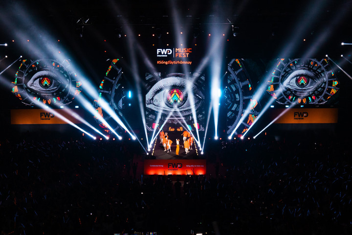 Đêm âm nhạc FWD Music Fest trở lại đầy hoành tráng tại Hà Nội ngày 13/7 vừa qua.