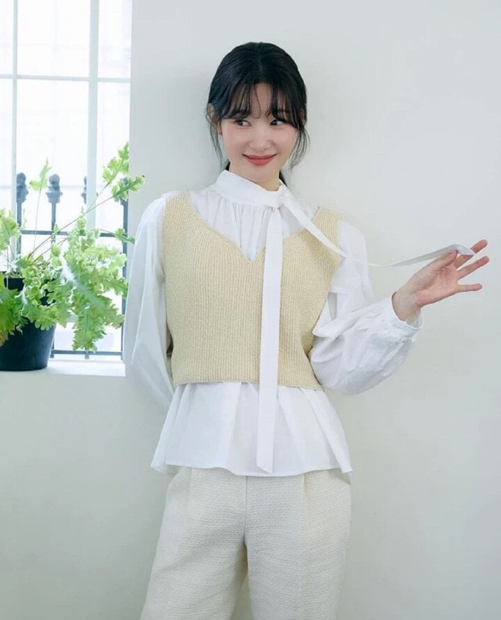 Áo blouse được nhiều cô gái yêu thích vì vẻ đẹp thời trang, nữ tính.