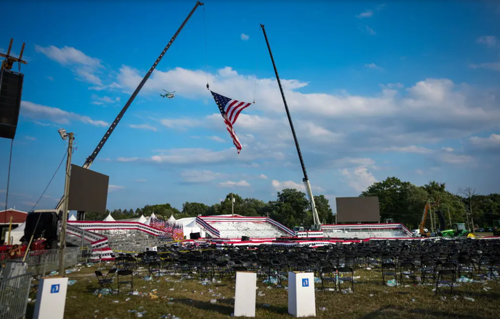 Khung cảnh sau vụ tấn công ông Trump.