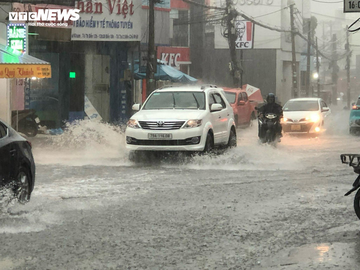 Thời tiết TP.HCM hôm nay 17/7, về chiều tối có mưa rào và dông trên diện rộng.