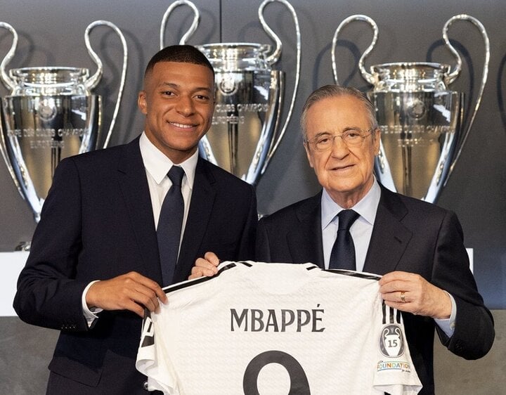 Mbappe chưa có động thái nào do bận làm thủ tục ra mắt Real Madrid.