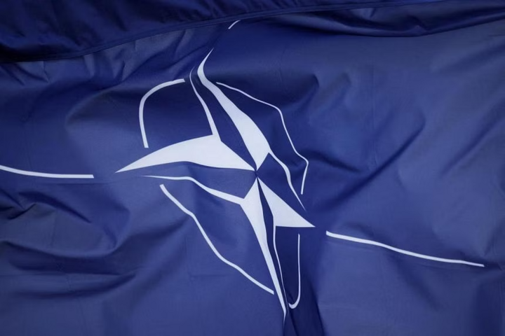 NATO liên tục hỗ trợ Ukraine trong cuộc xung đột quân sự với Nga. (Ảnh: Reuters)