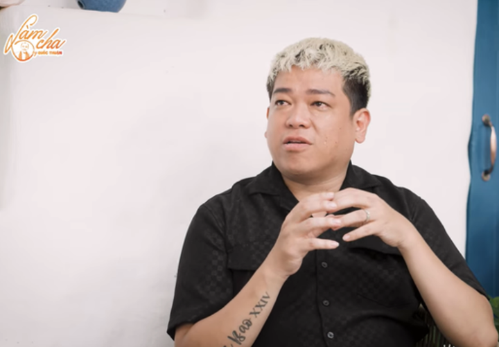 Diễn viên Tân Trề bật khóc khi nhắc đến con trai bị chậm nói.