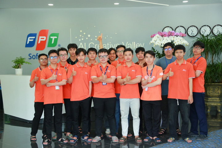 Sinh viên trường ĐH FPT tham gia trải nghiệm công nghệ tại doanh nghiệp. (Ảnh: Trường Đại học FPT)