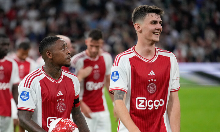 Ajax thi đấu giao hữu với Olympiacos.