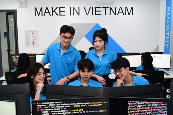 Cơ sở vật chất và chương trình giảng dạy đóng vai trò quan trọng trong đào tạo Công nghệ thông tin.