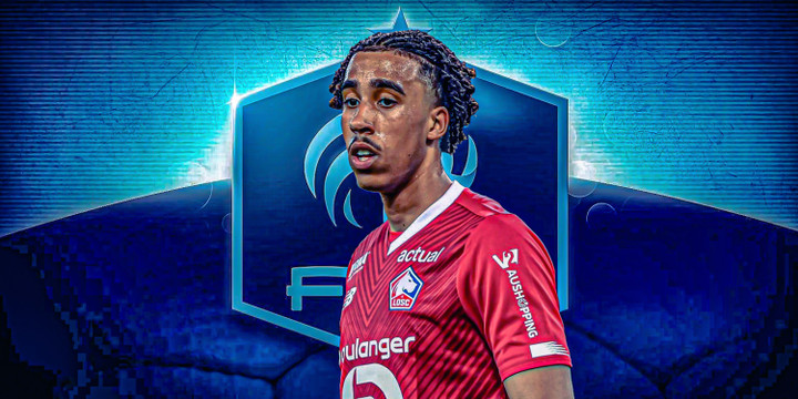 Man Utd tăng cường hàng thủ bằng Leny Yoro