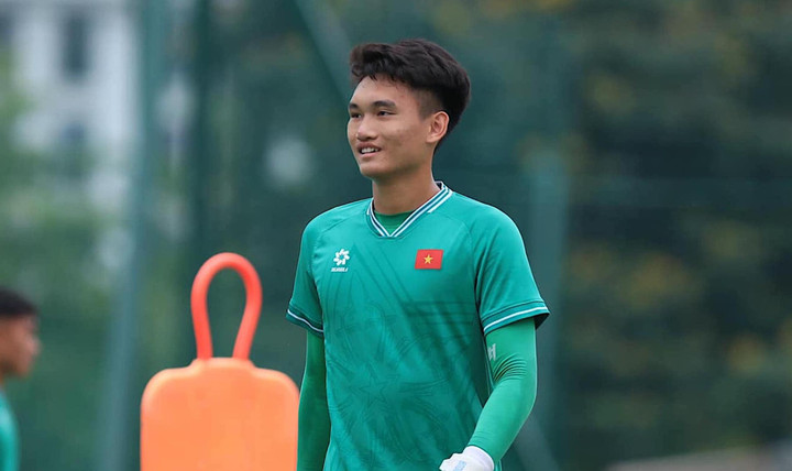 Thủ thành Đình Hải chơi tập trung.