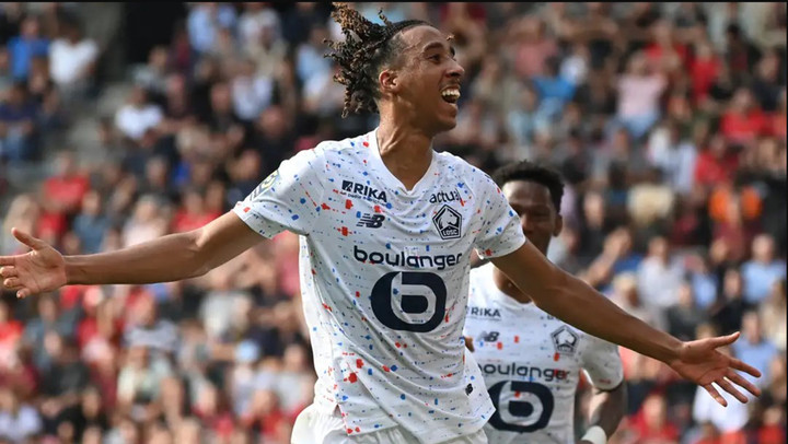 Leny Yoro sắp cập bến Man Utd