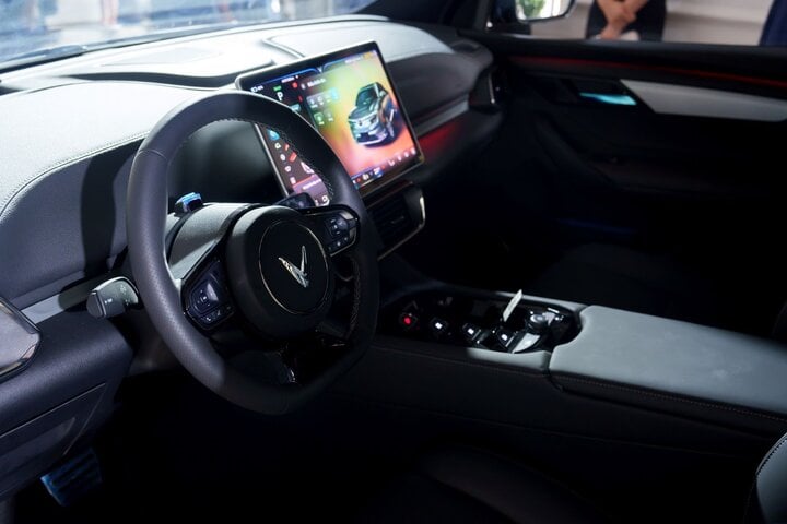 Với sự hỗ trợ “đắc lực” của công nghệ trên xe, chủ xe sẽ có trải nghiệm lái “nhàn tênh”.