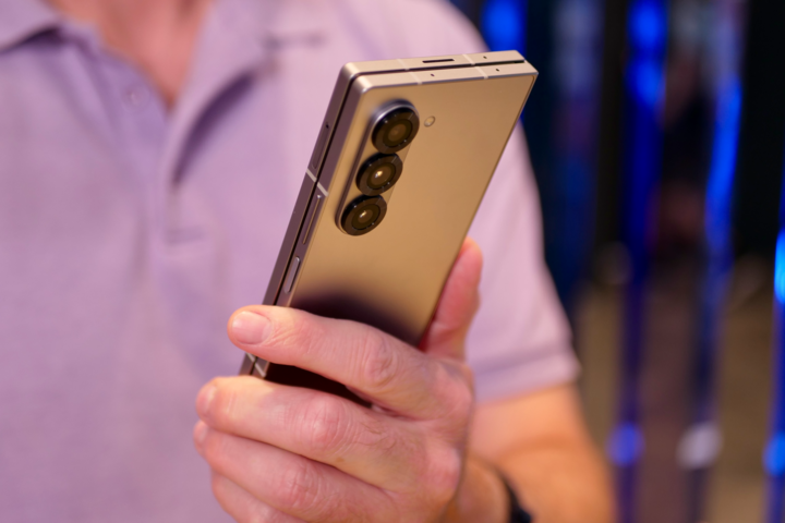 Samsung muốn làm điện thoại gập siêu mỏng chỉ 7 mm