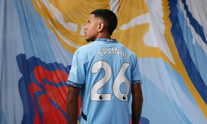 Savinho mặc áo số 26 tại Man City.