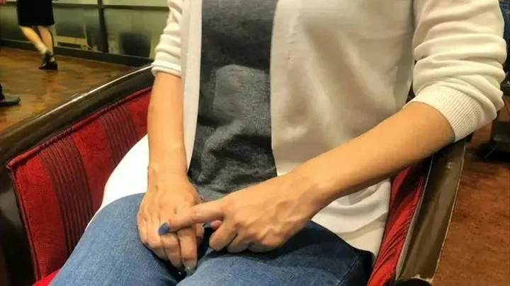 Giám đốc Night Escape House âm thầm giúp đỡ các nạn nhân bạo lực gia đình. (Ảnh: QQ)