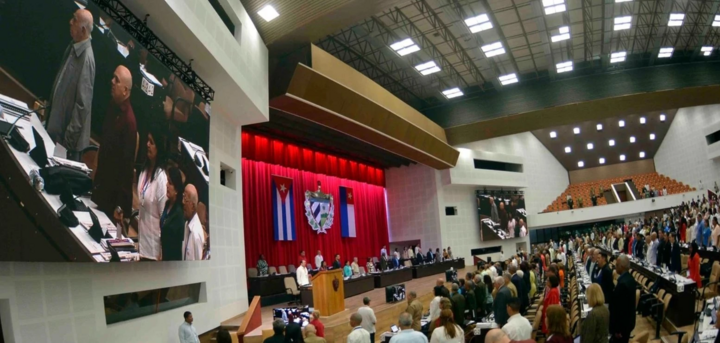 Quốc hội Cuba đã dành một phút mặc niệm Tổng Bí thư Đảng Cộng sản Việt Nam Nguyễn Phú Trọng. (Ảnh: Đại sứ quán Cuba tại Việt Nam)