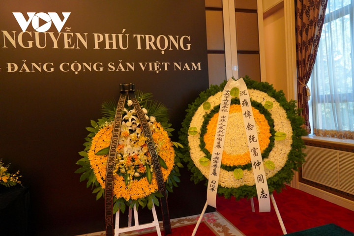 Đồng chí Tập Cận Bình khẳng định Trung Quốc luôn ghi nhớ những đóng góp to lớn của đồng chí Nguyễn Phú Trọng trong việc thúc đẩy quan hệ hữu nghị truyền thống “vừa là đồng chí, vừa là anh em” giữa hai nước Việt Nam – Trung Quốc.