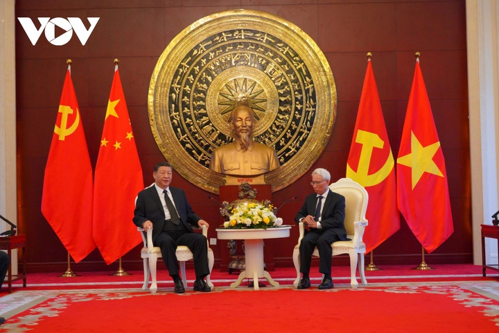 Đại sứ Phạm Sao Mai bày tỏ cảm ơn Tổng Bí thư, Chủ tịch nước Tập Cận Bình đã đến viếng Tổng Bí thư Nguyễn Phú Trọng và chia buồn với Đảng, Nhà nước và Nhân dân Việt Nam; cảm ơn Ban Chấp hành Trung ương Đảng Cộng sản Trung Quốc trong thời gian sớm nhất đã gửi điện chia buồn đến Ban Chấp hành Trung ương Đảng Cộng sản Việt Nam, thể hiện sự coi trọng đặc biệt của Đảng, Nhà nước và Nhân dân Trung Quốc và cá nhân đồng chí Tổng Bí thư, Chủ tịch Tập Cận Bình đối với quan hệ hai Đảng, hai nước Việt Nam - Trung Quốc cũng như tình cảm đặc biệt của đồng chí Tập Cận Bình với Tổng Bí thư Nguyễn Phú Trọng.