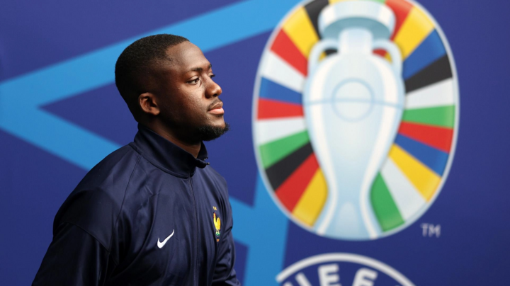 Konate dần đánh mất phong độ tại Liverpool và đội tuyển Pháp.