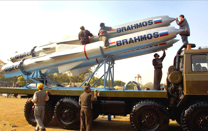 Tên lửa hành trình BrahMos là sản phẩm hợp tác giữa Ấn Độ và Nga.