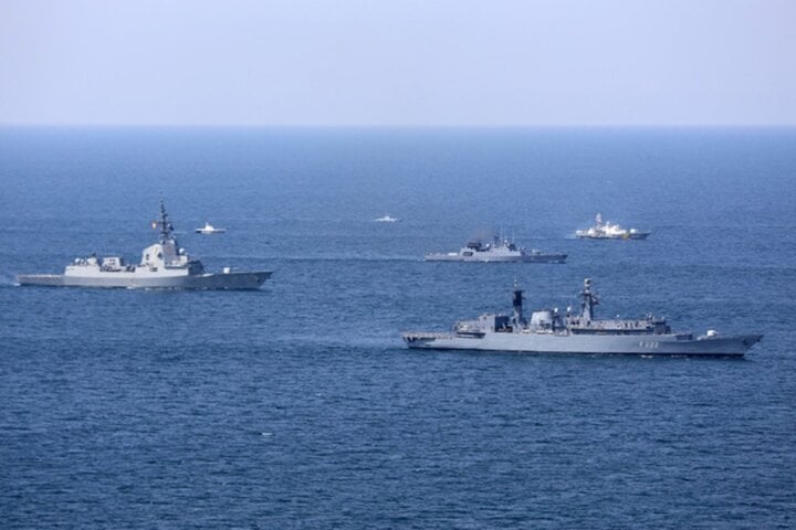Tàu Nga thực hiện cuộc tập trận ở biển Đen. (Ảnh: Reuters)