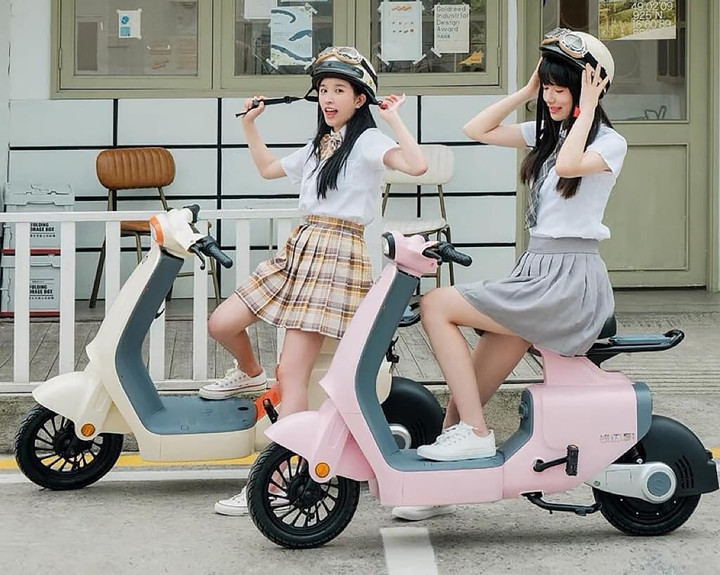 Sạc pin đúng cách giúp đảm bảo xe đạp điện hoạt động ổn định trong quá trình di chuyển. (Ảnh minh họa)