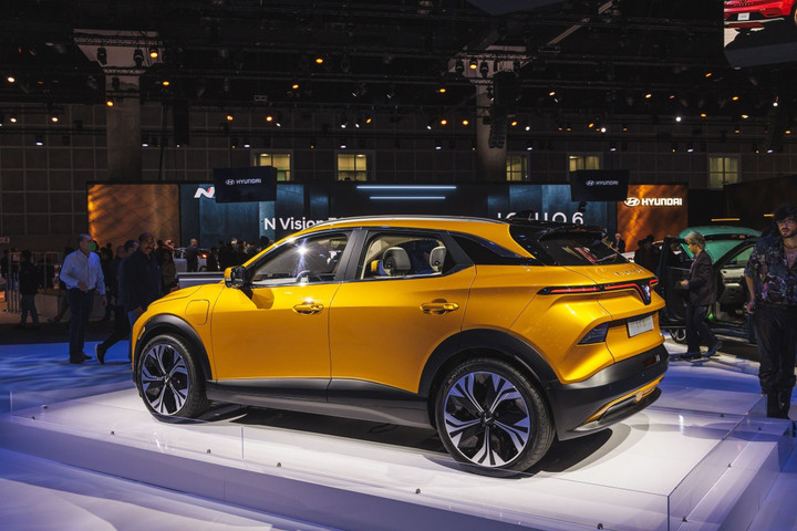 Chiếc VinFast VF 6 đạt giải thưởng ôtô của năm tại tại Car Awards 2023.