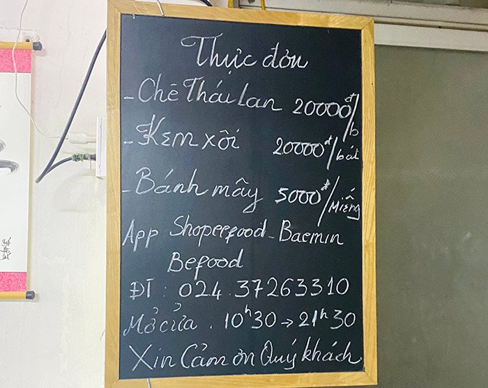 Giá các món ăn được niêm yết rõ ràng.