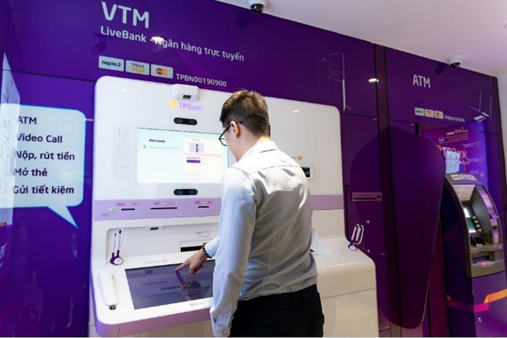 Chuyển dịch kênh số tại quầy TPBank.