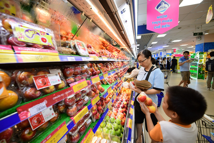 Đến Co.opmart, Co.opXtra cuối tuần, mua là tặng. (Ảnh: Quang Định)