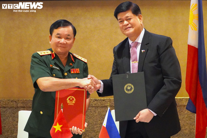 Hai trưởng đoàn đã ký Biên bản Đối thoại Chính sách Quốc phòng Việt Nam - Philippines lần thứ 6.