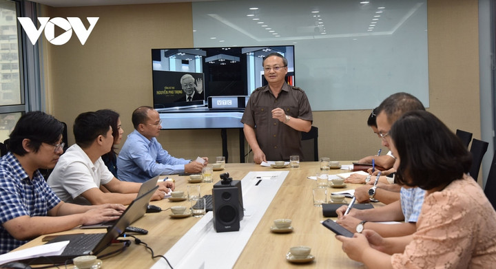 Tổng Giám đốc Đỗ Tiến Sỹ chỉ đạo nhiệm vụ tại Đài Truyền hình kỹ thuật số VTC.