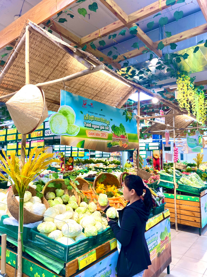 Rau xanh được Co.opmart, Co.opXtra giữ giá bình ổn, nguồn hàng phong phú.