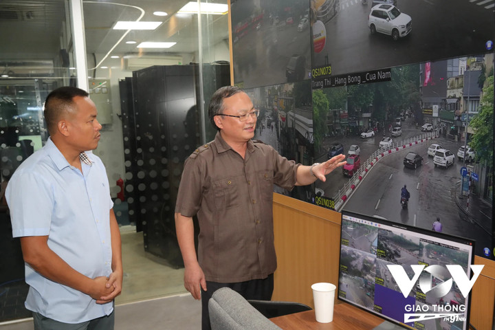 Tổng Giám đốc Đài Tiếng nói Việt Nam - Đỗ Tiến Sỹ kiểm tra thực tế, làm việc và giao nhiệm vụ cho Kênh VOV Giao thông. (Ảnh: Quang Hùng)