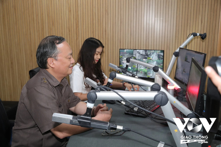 Tổng Giám đốc Đài Tiếng nói Việt Nam Đỗ Tiến Sỹ đã có những lời chia sẻ trên sóng trực tiếp của Kênh VOV Giao thông. (Ảnh: Quang Hùng)