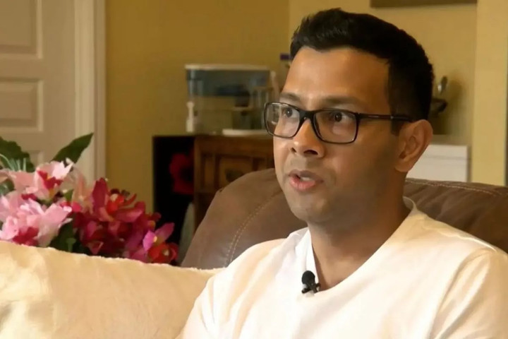 Umar đã lắp một camera ẩn bên ngoài cửa trước nhà mình. (Ảnh: News Channel 8)