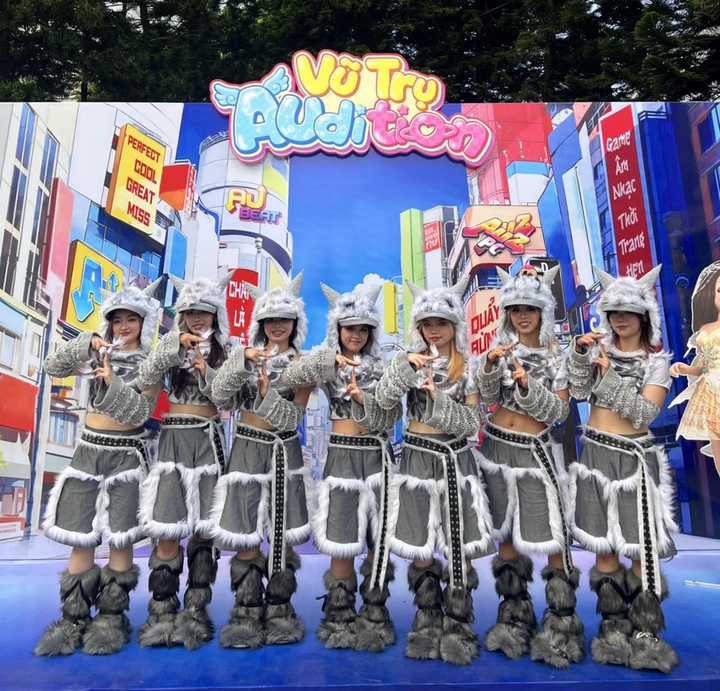 Chiếc background khuấy đảo sự kiện: hàng ngàn bức ảnh check-in cháy máy đã được chụp ở đây.