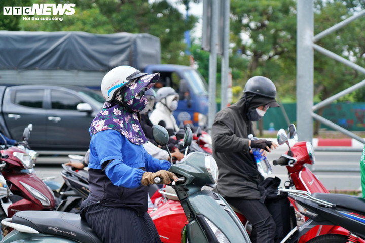 Thời tiết TP.HCM hôm nay 25/7, từ sáng đến trưa trời nắng gián đoạn, nhiệt độ cao nhất khoảng 32 độ C.