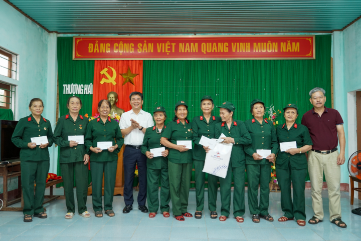 EVNNPC thăm, tặng quà Đại đội nữ pháo binh Ngư Thủy năm xưa - 6