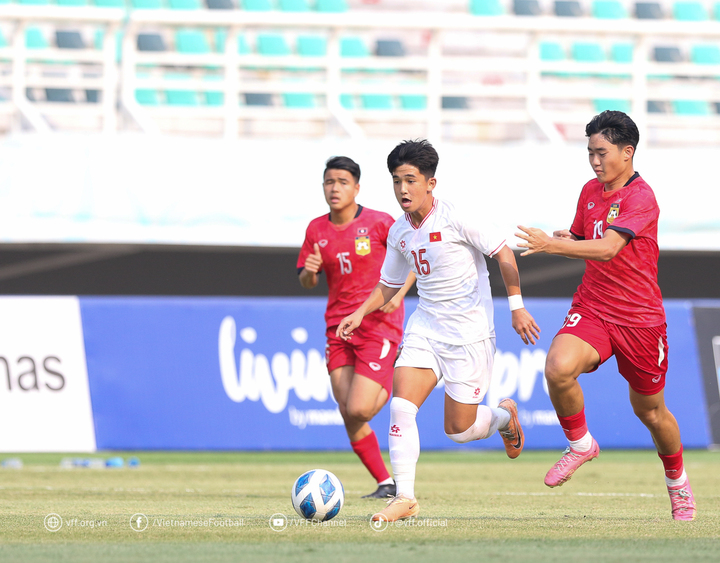 U19 Việt Nam kiểm soát trận đấu tốt hơn trong hiệp 2.