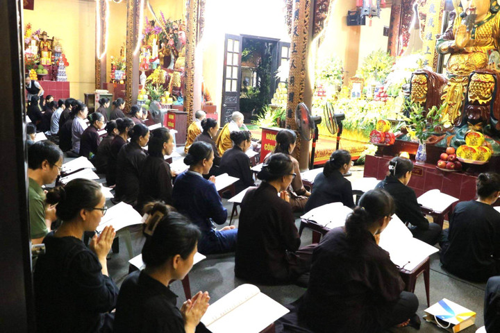 Dòng người nối dài vào viếng Tổng Bí thư Nguyễn Phú Trọng - 21