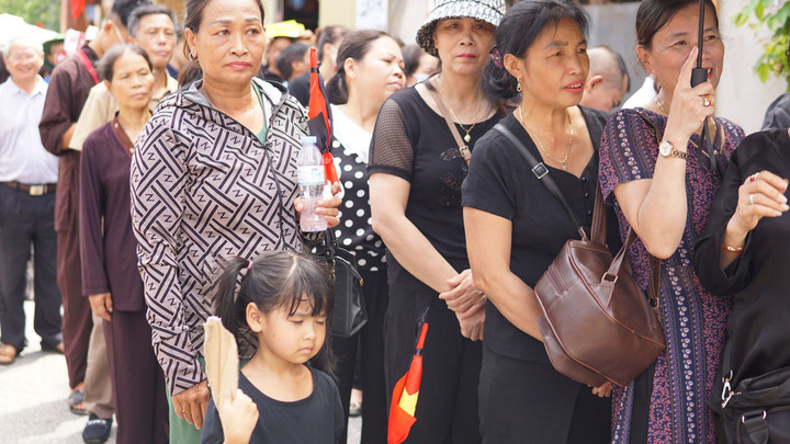 Dòng người nối dài vào viếng Tổng Bí thư Nguyễn Phú Trọng - 76