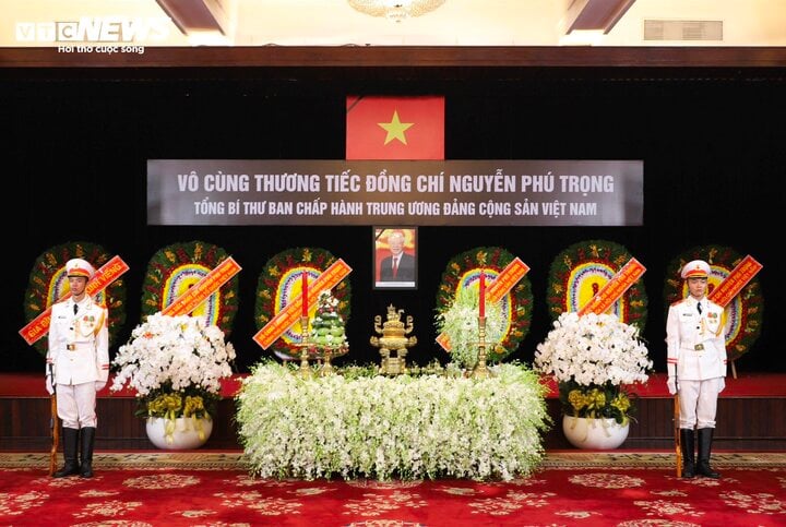 Sáng 25/7, Lễ Quốc tang Tổng Bí thư Nguyễn Phú Trọng ở khu vực miền Nam diễn ra tại Hội trường Thống Nhất, TP.HCM.