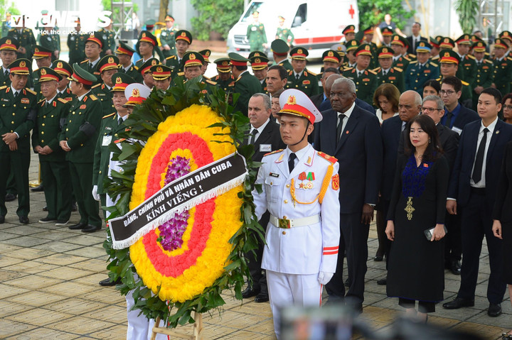 Đoàn Cuba do Chủ tịch Quốc hội Cuba Esteban Lazo Hernandez làm trưởng đoàn vào viếng Tổng Bí thư Nguyễn Phú Trọng. (Ảnh: Đắc Huy)