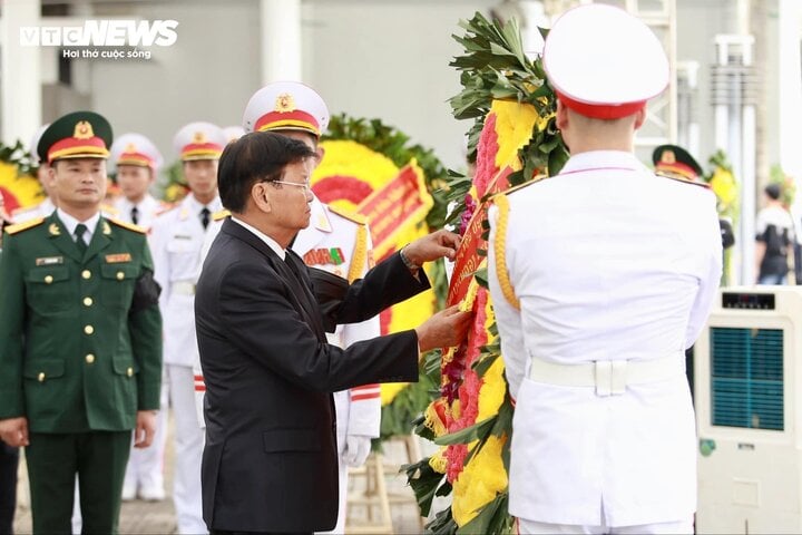 Tổng Bí thư, Chủ tịch nước Lào xúc động tiễn biệt Tổng Bí thư Nguyễn Phú Trọng - 1