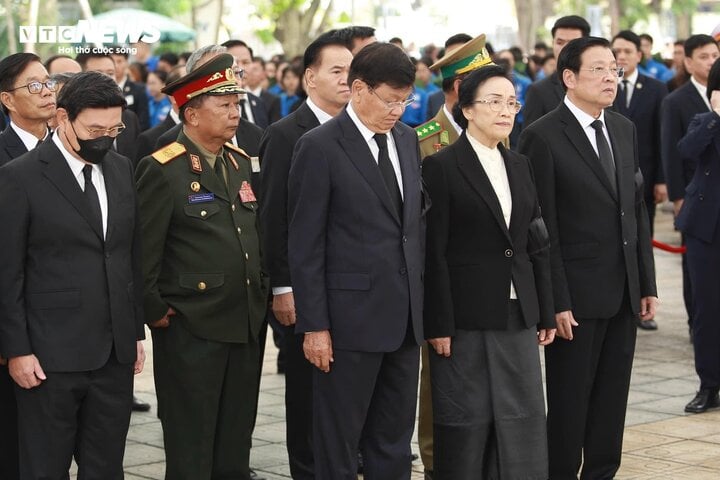 Tổng Bí thư, Chủ tịch nước Lào xúc động tiễn biệt Tổng Bí thư Nguyễn Phú Trọng - 3