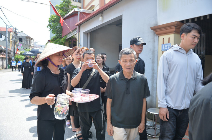 Dòng người nối dài vào viếng Tổng Bí thư Nguyễn Phú Trọng - 40