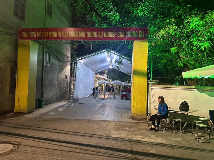 Dòng người nối dài vào viếng Tổng Bí thư Nguyễn Phú Trọng - 6