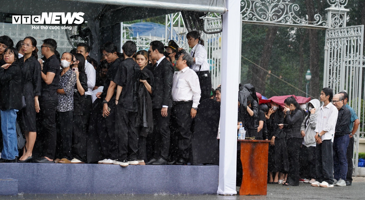 Dòng người nối dài vào viếng Tổng Bí thư Nguyễn Phú Trọng - 68