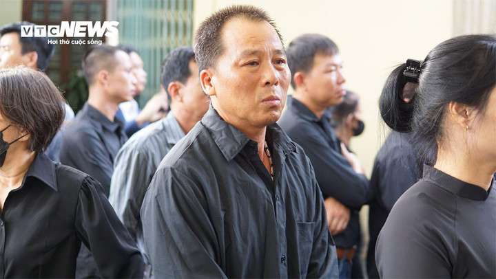 Người dân đến làng Lại Đà từ mờ sáng chờ viếng Tổng Bí thư Nguyễn Phú Trọng - 4