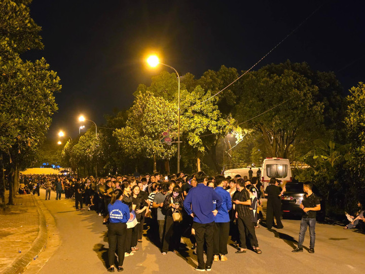 Dòng người nối dài vào viếng Tổng Bí thư Nguyễn Phú Trọng - 17